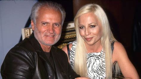 come cambia versace dopo la morte di gianni|Gianni Versace anniversario morte, la dedica social di Donatella.